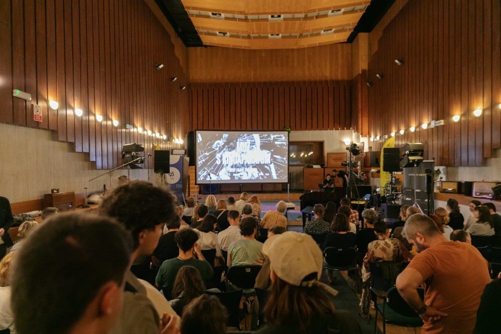 Nemý film & živá hudba_ Muž s kinoaparátom_Marianna Bodnárová_6.6.2024(9).webp